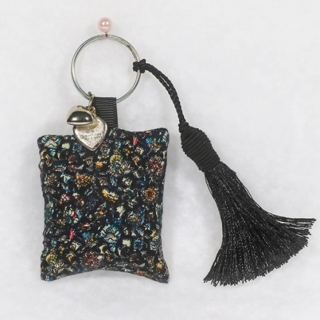 Coussin de clé fleuri Fève tonka